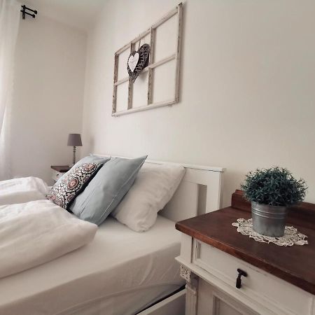 Family Garden Apartmanhaz ชิโอฟก ภายนอก รูปภาพ