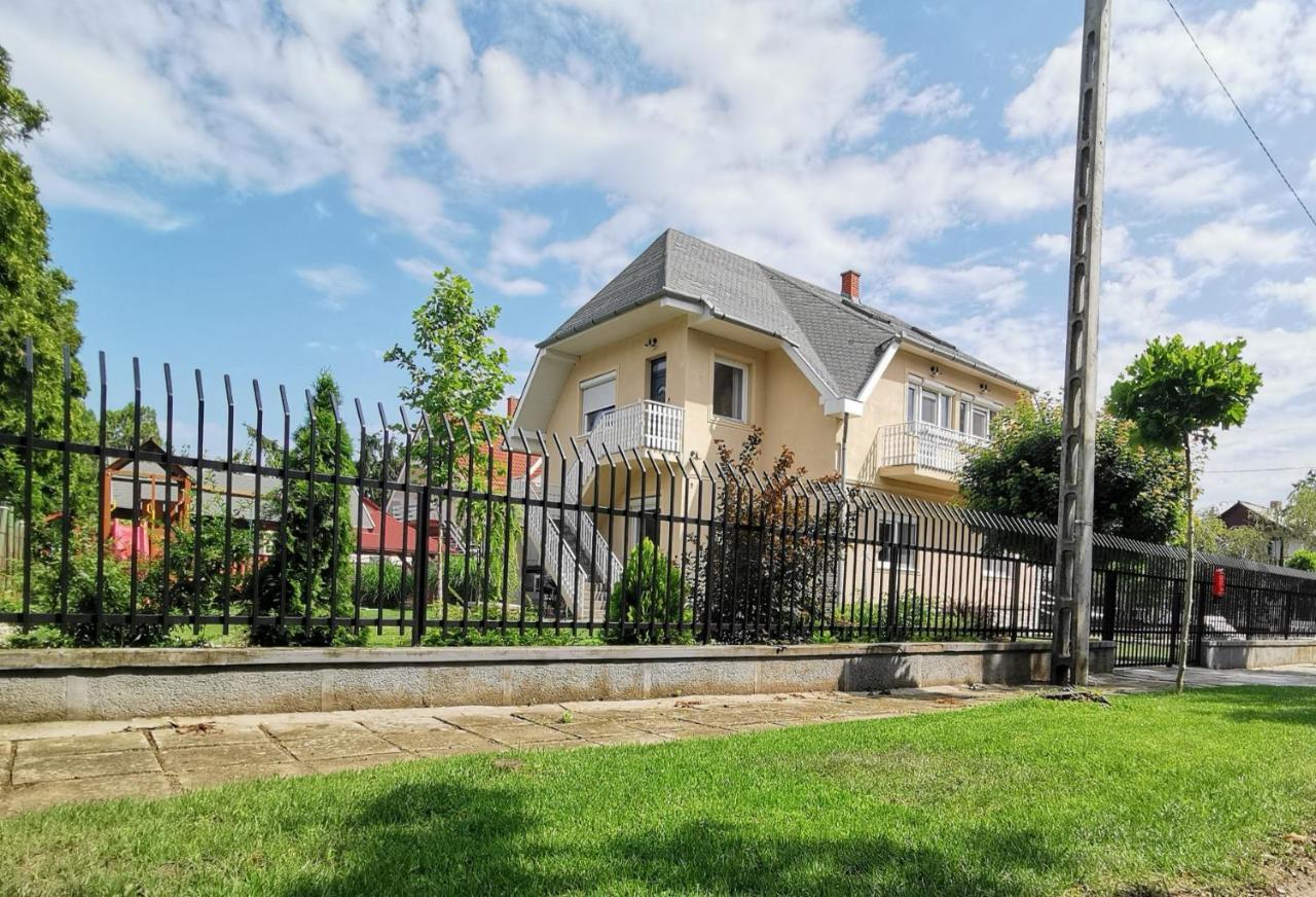 Family Garden Apartmanhaz ชิโอฟก ภายนอก รูปภาพ
