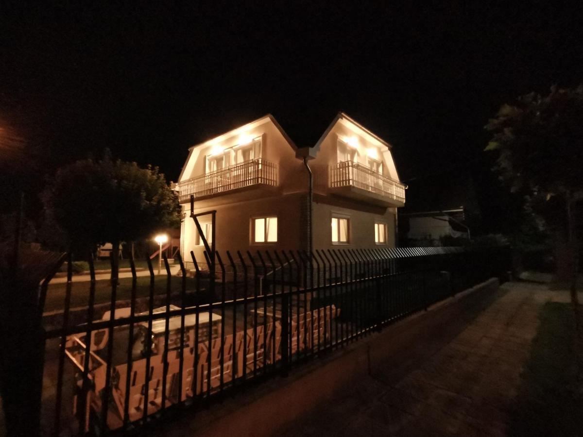 Family Garden Apartmanhaz ชิโอฟก ภายนอก รูปภาพ