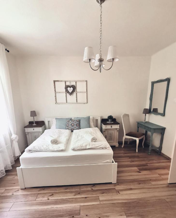 Family Garden Apartmanhaz ชิโอฟก ภายนอก รูปภาพ