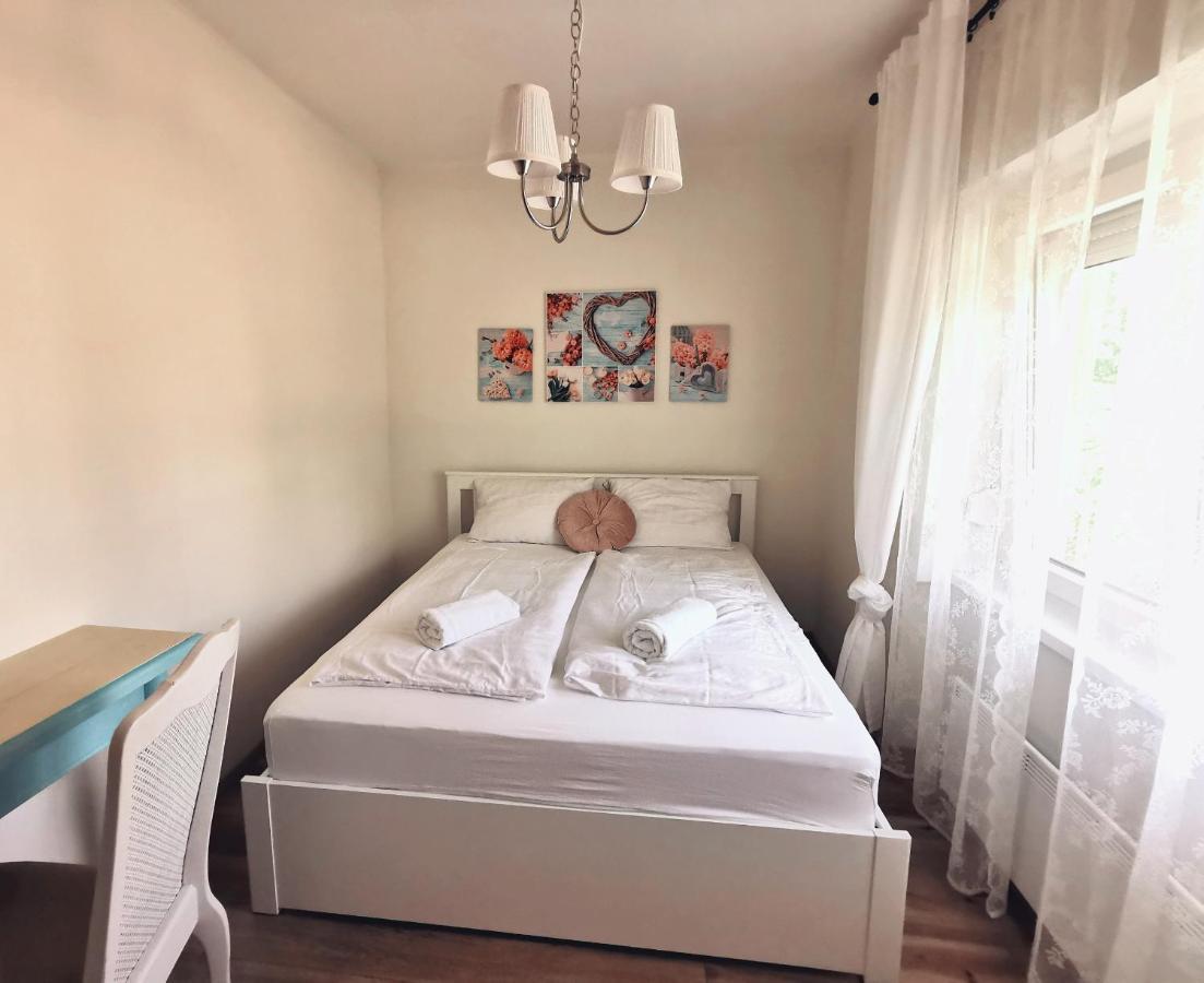 Family Garden Apartmanhaz ชิโอฟก ภายนอก รูปภาพ